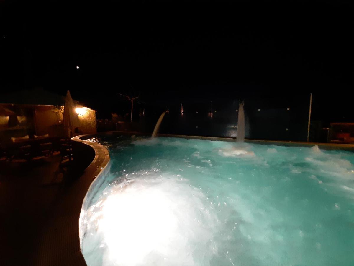 Hotel Flesvos Pefkochori Bagian luar foto
